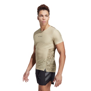 Main image showing a product in the gallery