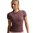 Nike One Dri-FIT Fitted T-shirt Dames Bruin