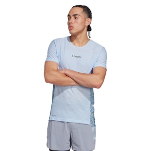 Main image showing a product in the gallery