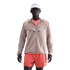 Nike Stride X Eliud Kipchoge UV Repel Jacket Heren Nike Stride X Eliud Kipchoge UV Repel Jacket Heren