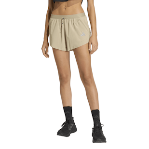 Main image showing a product in the gallery