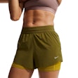 Nike Swift Dri-FIT Mid-Rise 2-in-1 Shorts Dames Groen